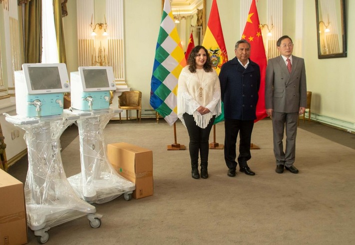 China entrega equipos para las salas de Unidad de Terapia Intensiva. Foto: Cancillería de Bolivia