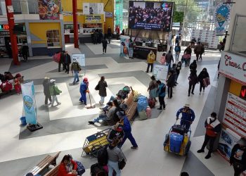 En la Terminal de Buses de La Paz funcionarios intensifican los controles de viaje. Foto: AMUN