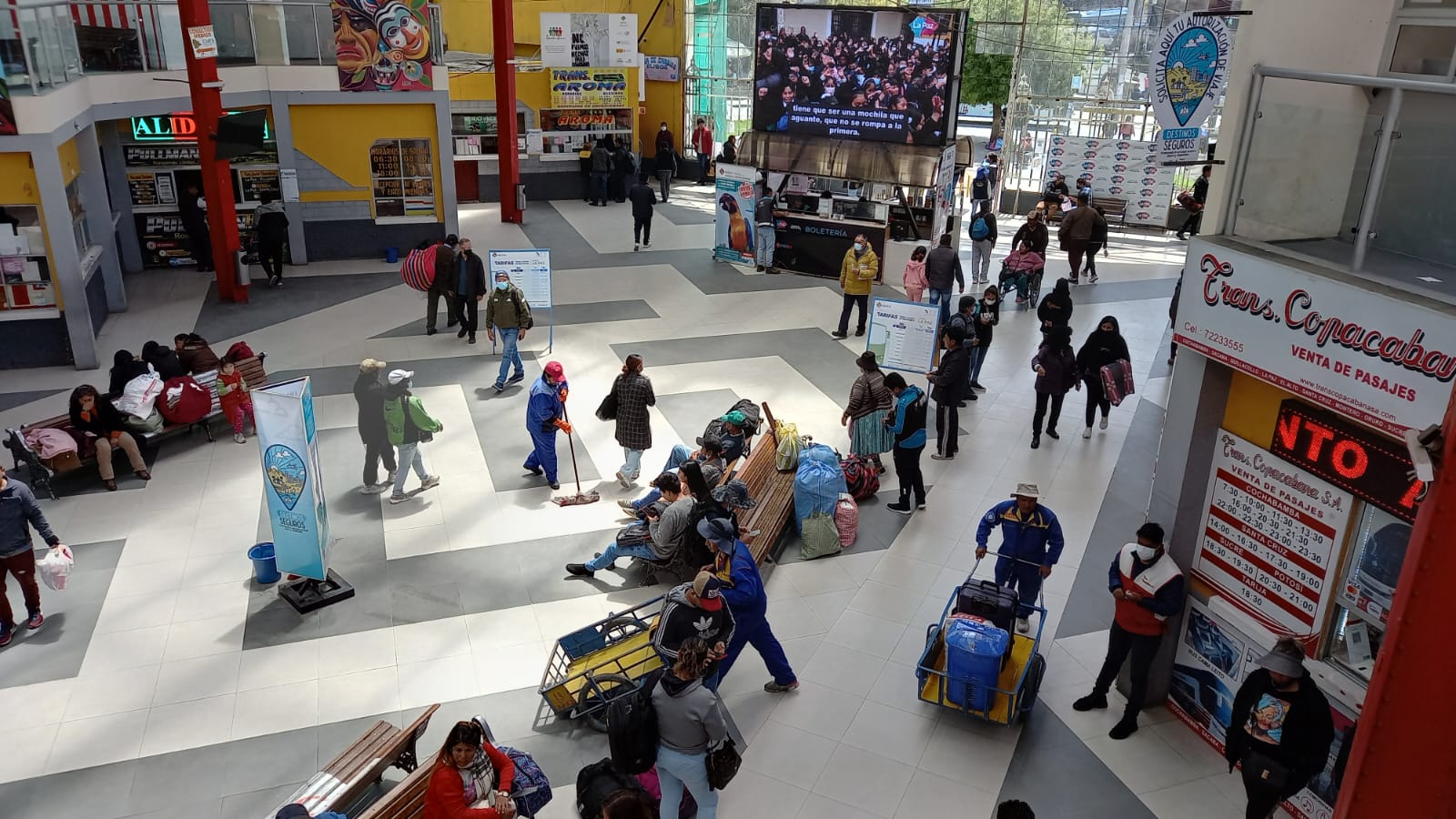 En la Terminal de Buses de La Paz funcionarios intensifican los controles de viaje. Foto: AMUN
