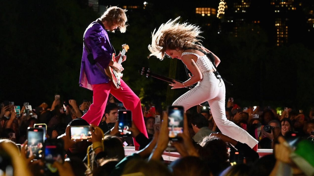 La banda italiana Maneskin, fotografiada en el Global Citizen Festival en el Central Park de Nueva York en septiembre de 2022, está nominada al premio Grammy en la categoría Mejor Artista Nuevo. Foto: AFP.