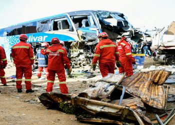 La madrugada de ayer, un bus de la empresa Bolívar chocó contra otro vehículo.