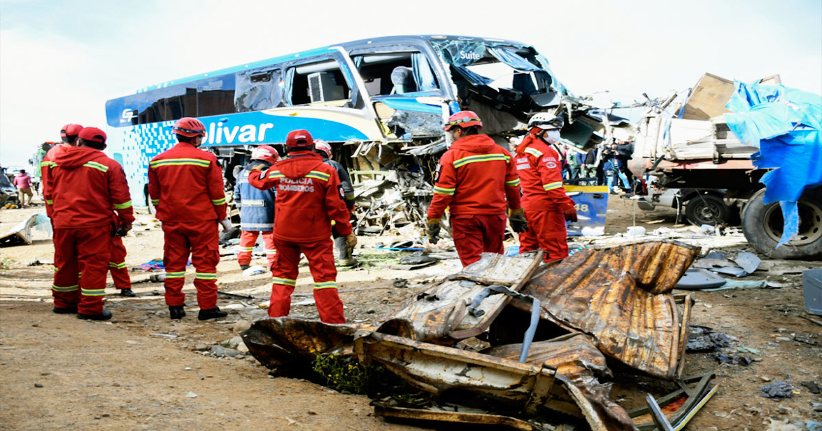 La madrugada de ayer, un bus de la empresa Bolívar chocó contra otro vehículo.