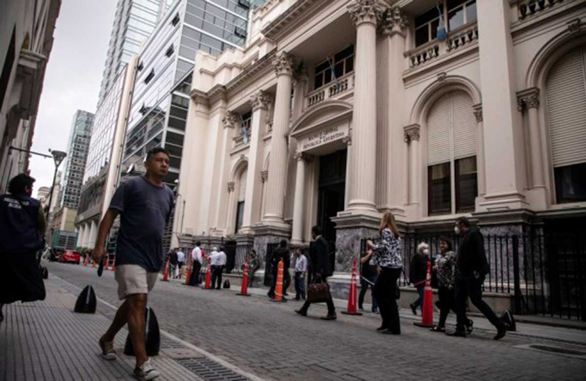 transeuntes_en_buenos_aires.jpg