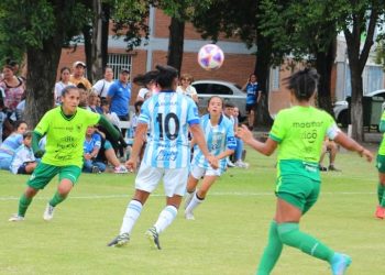 La selección boliviana femenina vence a Atlético Tucumán por 2-0