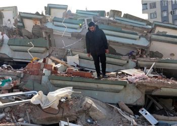 Twitter se llenó de críticas sobre la respuesta del gobierno al terremoto en Turquía. Foto: AFP