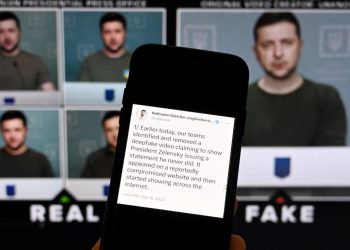 Meta, propietaria de Facebook, anunció el año pasado que había eliminado un video ultrafalso del presidente ucraniano Volodimir Zelenski llamando a los ciudadanos a deponer las armas y rendirse a las tropas rusas. Foto: AFP.