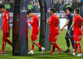 Sin público, la U de Chile busca amargar el sueño de Alianza Lima