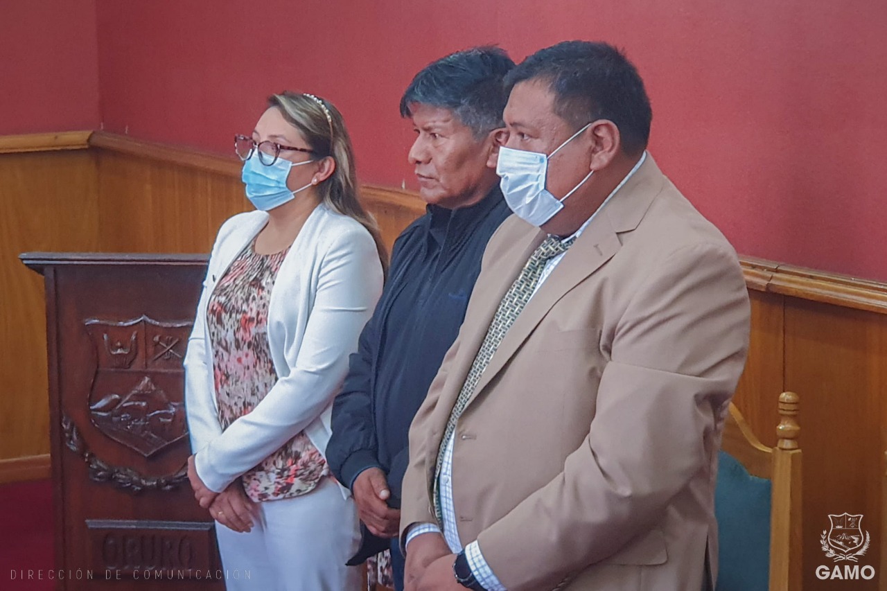 El nuevo secretario de Cultura y Turismo de Oruro, Víctor Vásquez (centro). Foto: GAMO