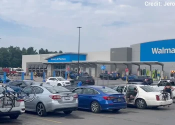 El supermercado estaba lleno de gente/FoxNews