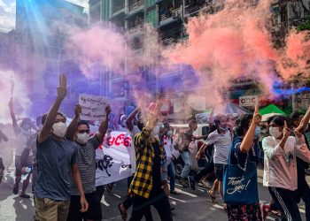 Rebeldes en Birmania denuncian 25 muertos en combates contra junta militar