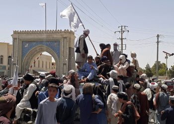 Los precios aumentan en Kabul mientras los bancos cumplen su primera semana de cierre