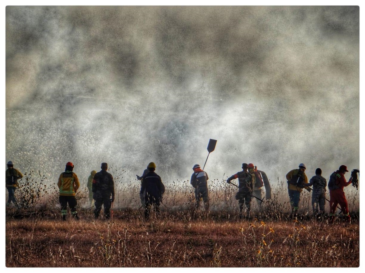 KPN SAFETY SOLUTIONS INTERNATIONAL RECORRE DIFERENTES CIUDADES DE BOLIVIA FORTALECIENDO CAPACIDADES  DE BOMBEROS FORESTALES EN USO DE REFUGIOS IGNÍFUGOS, EQUIPOS DE ESCAPE DE PROTECCIÓN RESPIRATORIA Y USO DE HERRAMIENTAS FORESTALES
