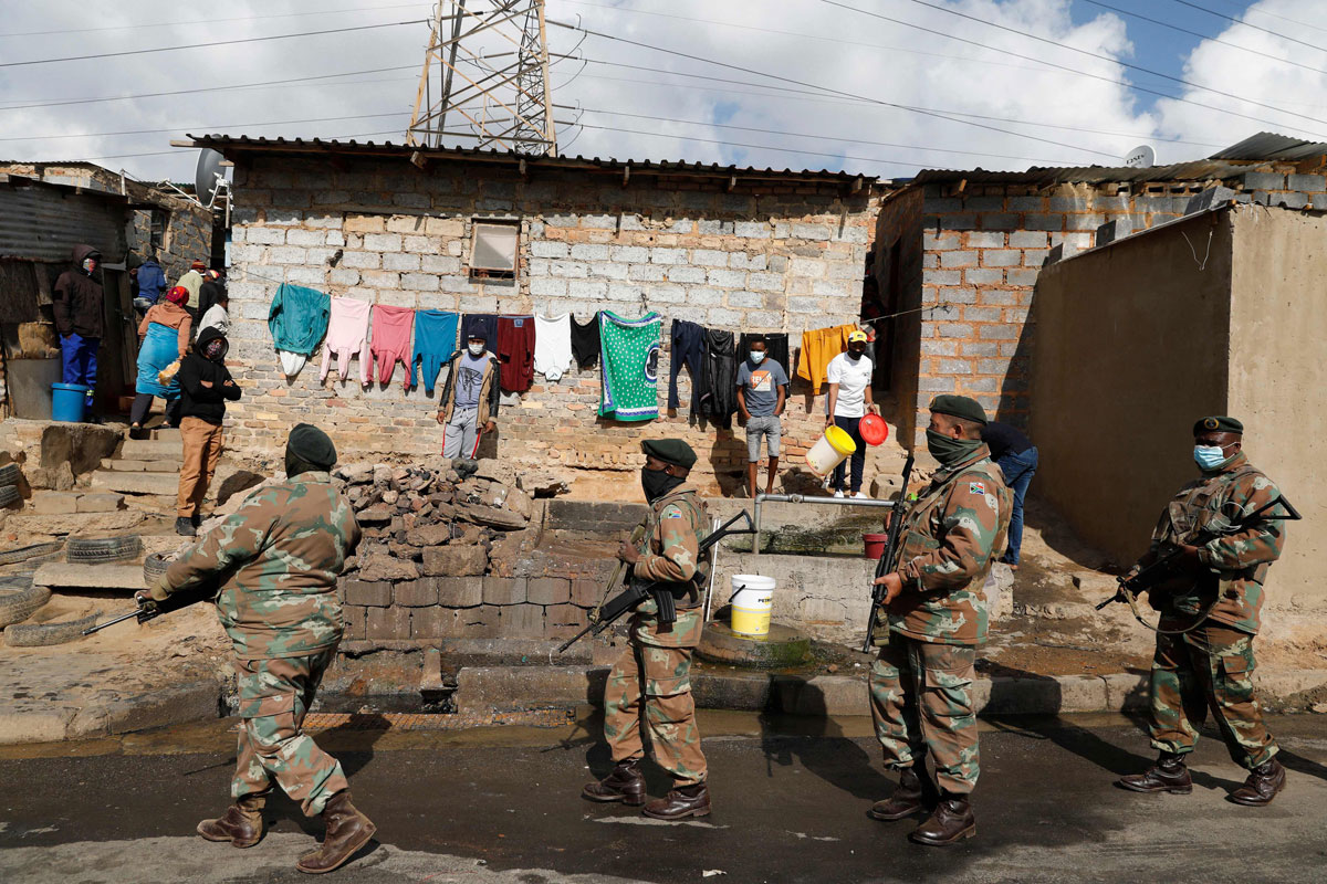 Al menos 117 muertos por violencia en Sudáfrica, que alista despliegue masivo del ejército