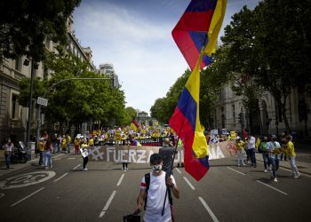 Reino Unido notifica más de 2.000 casos y cinco fallecidos en las últimas horas