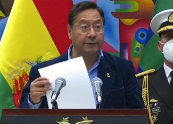 Arce anuncia envío de avión cargado de jeringas y alimentos a Cuba