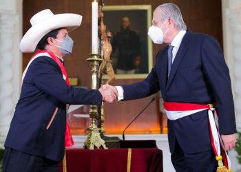 Castillo nombra a diplomático de carrera como nuevo canciller de Perú