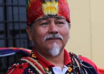 Presidente de Ecuador indulta a líder indígena condenado por tráfico de tierras