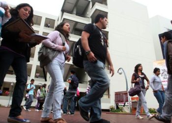 Universidades reiniciarán clases presenciales en Perú para estudiantes vacunados