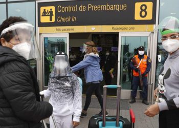 Perú prorroga la suspensión de vuelos desde Brasil, Sudáfrica e India