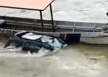 Un vehículo cae al río en los Yungas y una niña está desaparecida