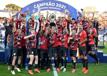 Con el gol de su vida, Nikão le da la Sudamericana al Paranaense