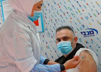 Israel aplicará tercera dosis de vacuna a los mayores de 60 años