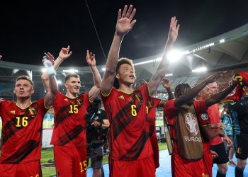 Bélgica elimina a Portugal, defensora del título, en octavos de Eurocopa