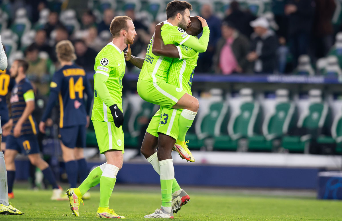 Wolfsburgo vence 2-1 al Salzburgo y añade emoción al grupo del Sevilla