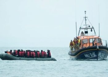 Al menos 27 migrantes mueren en el peor naufragio en años en el canal de la Mancha