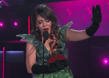 Juliana Velásquez se alza como Mejor Nueva Artista en los Grammy Latino