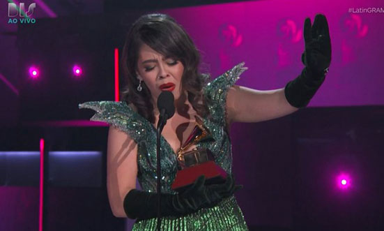 Juliana Velásquez se alza como Mejor Nueva Artista en los Grammy Latino