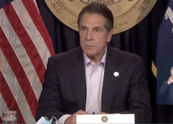 Cada vez más aislado, el gobernador de Nueva York se resiste a renunciar