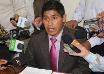 Mamani dice que en 2019 los movilizados quitaron a notarios el material electoral