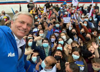 Kast reinvindica a Pinochet y quiere devolver el orden a Chile