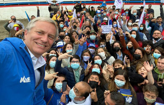 Kast reinvindica a Pinochet y quiere devolver el orden a Chile