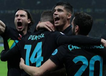 Inter de Milán inflige la primera derrota de la temporada al líder Nápoles