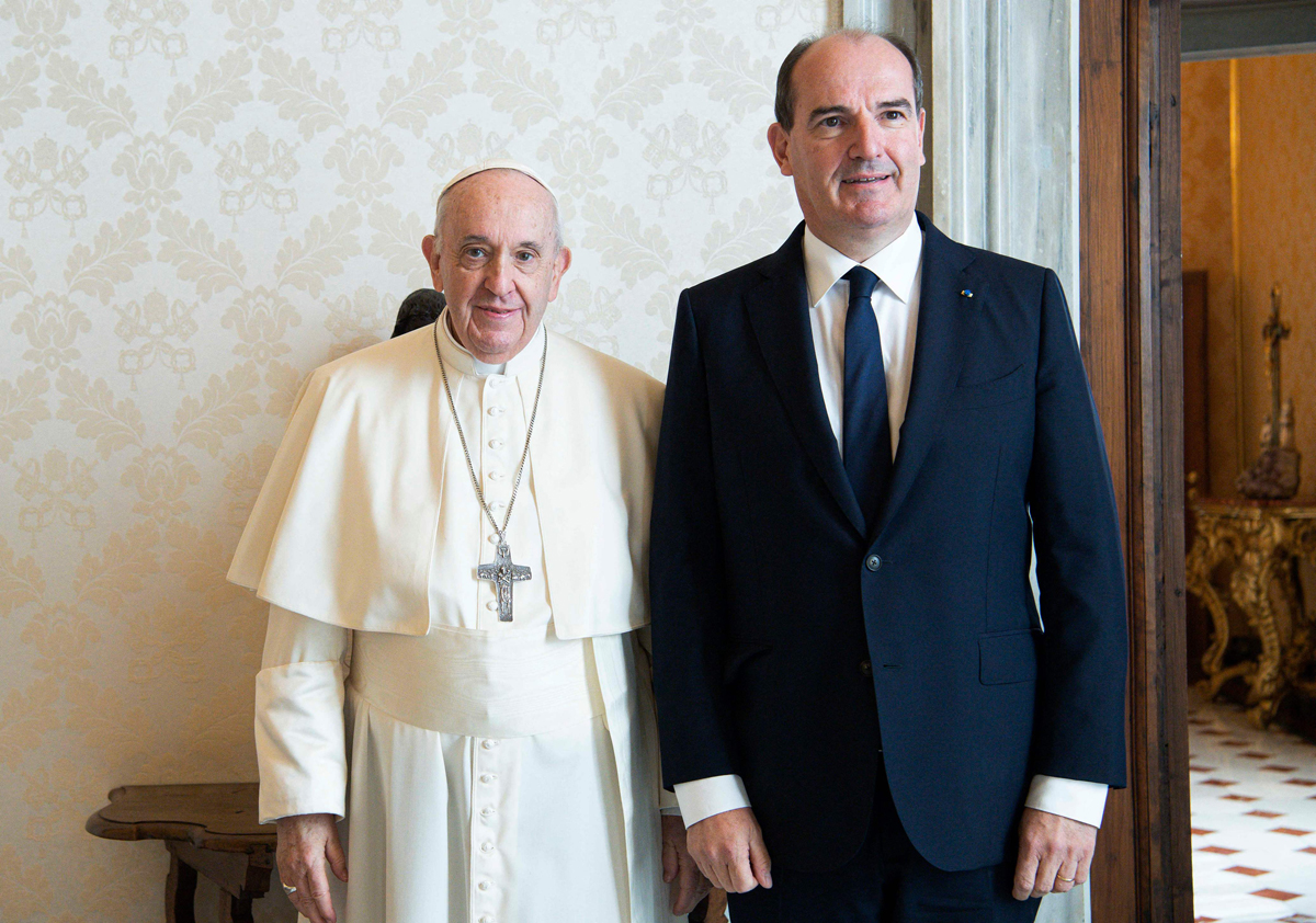 El Papa recibe al primer ministro francés en plena tempestad en la iglesia en Francia