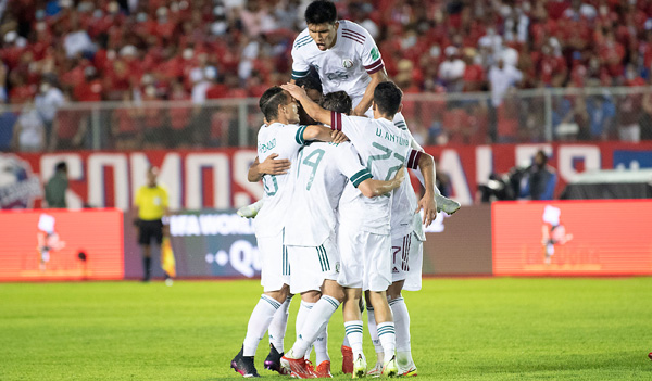 ‘Tecatito’ Corona mantiene líder a México en clasificatorio para Qatar-2022