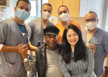 Pelé recibe alta hospitalaria y sigue una ‘quimioterapia’