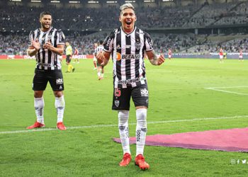 Con show de Hulk, Mineiro liquida 3-0 a River y pasa a semis de Libertadores