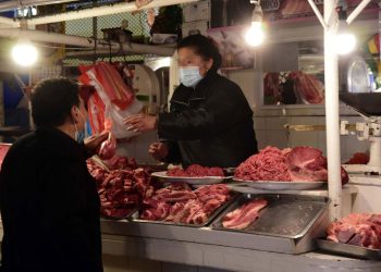 Comercializadores anuncian incremento en Bs 2 por kilo de carne; el Gobierno lo ve inoportuno