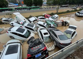 Al menos 25 muertos por lluvias torrenciales en China, el metro inundado