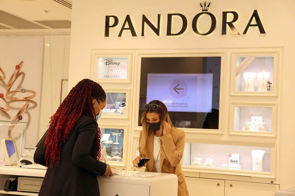 Joyero danés Pandora renuncia a utilizar diamantes de las minas
