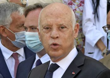Presidente tunecino se atribuye plenos poderes ejecutivos y desata grave crisis política
