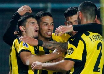 Corinthians eliminado de Sudamericana tras caída 4-0 ante un Peñarol arrollador
