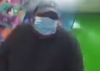 Denuncian que detenido por feminicidio estaba sin manillas y en una pizzería en El Alto