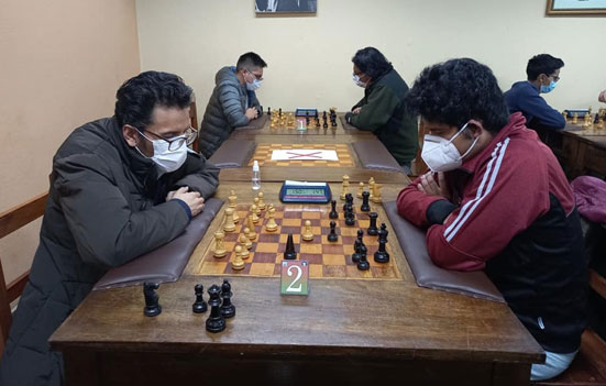 Párraga, Titichoca y Ferrufino avanzan al Nacional Final de ajedrez