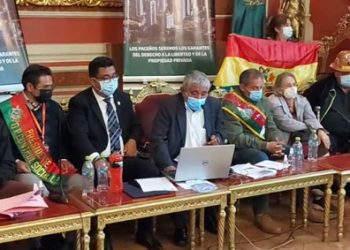 Asamblea de la Paceñidad acoge demandas cívicas, convoca a marcha y amenaza con paro