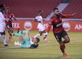 Flamengo vence 3-2 a Liga en Quito y manda cómodo en Grupo G de Libertadores