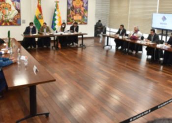 Arce y alcaldes acuerdan que la Ley 1407 respeta la autonomía, forman comisiones